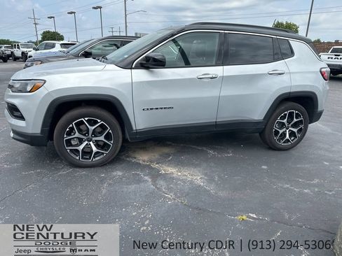 Used 2025 Jeep Compass Limited AWD/4WD image 1
