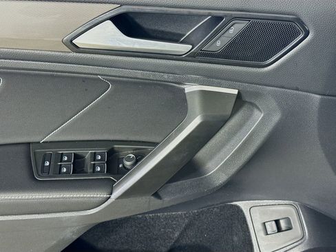 Certified 2024 Volkswagen Tiguan SE image 11