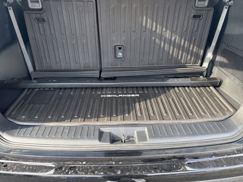 Used 2023 Toyota Highlander XLE image 13