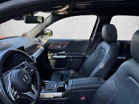 Used 2022 Mercedes-Benz GLB 250 4MATIC image 11