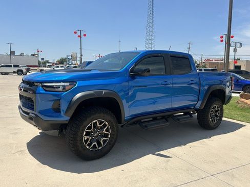 Used 2024 Chevrolet Colorado ZR2 w/ Technology Package AWD/4WD image 10
