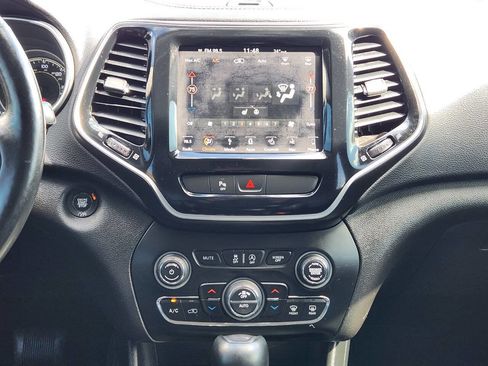 Used 2019 Jeep Cherokee Limited image 18