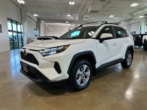 Used 2023 Toyota RAV4 XLE AWD/4WD image 3
