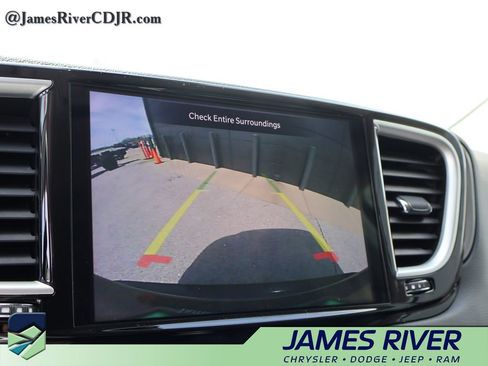 Used 2024 Chrysler Pacifica Touring-L FWD image 33