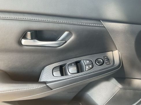 Used 2025 Nissan Sentra SV FWD image 16