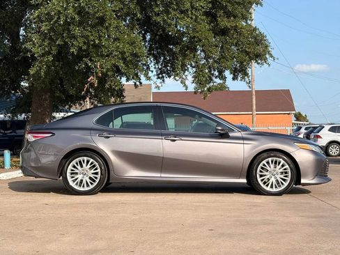 Used 2019 Toyota Camry XLE FWD image 2