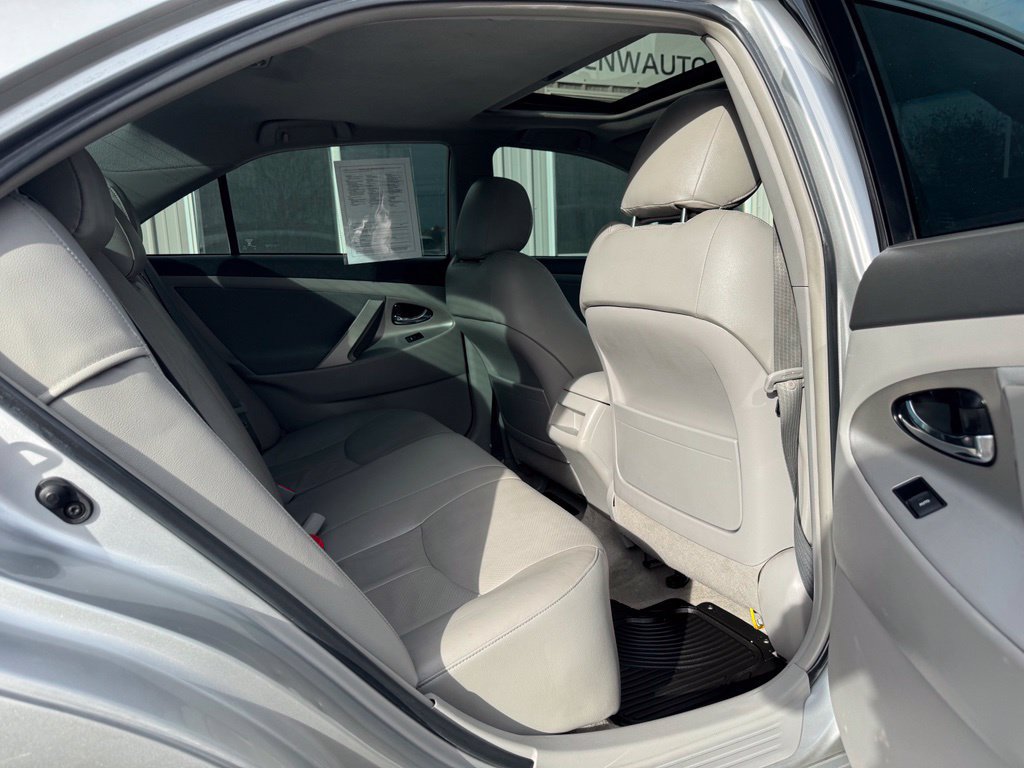Used 2010 Toyota Camry SE FWD image 13