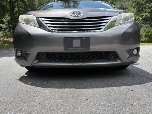 Used 2016 Toyota Sienna XLE FWD image 9