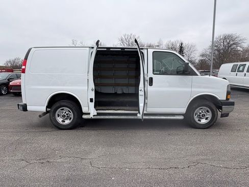 Used 2024 GMC Savana 2500 w/ Driver Convenience Package image 12