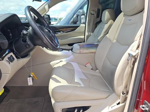 Used 2018 Cadillac Escalade Luxury RWD image 4
