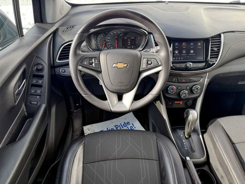Used 2022 Chevrolet Trax LT w/ LT Convenience Package image 30