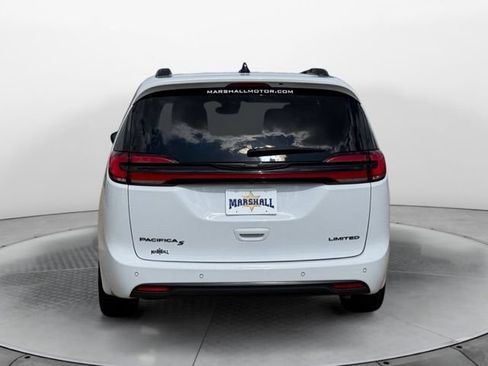 Used 2025 Chrysler Pacifica Limited FWD image 4