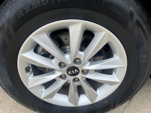 Used 2019 Kia Sorento AWD V6 image 14