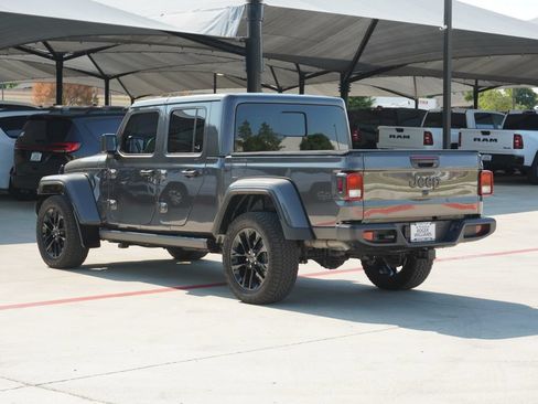 Used 2025 Jeep Gladiator Sport AWD/4WD image 3