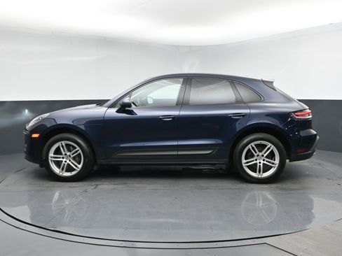 Used 2022 Porsche Macan AWD/4WD image 3