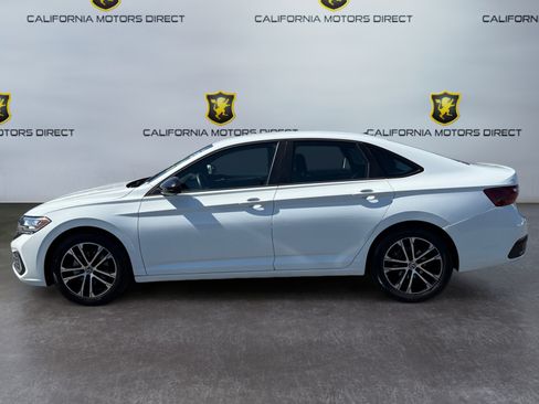 Used 2022 Volkswagen Jetta Sport FWD image 2