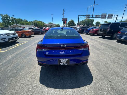 Used 2023 Hyundai Elantra SEL w/ Convenience Package FWD image 4