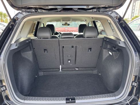 Used 2025 Volkswagen Taos SE FWD image 32