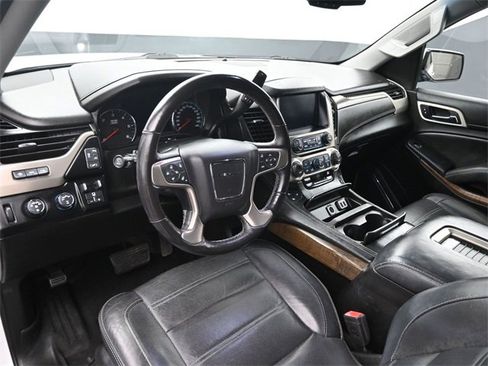 Used 2018 GMC Yukon Denali image 2