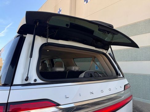 Used 2021 Lincoln Navigator L Reserve w/ Luxury Package image 16