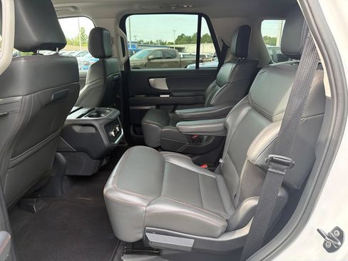 Used 2025 Ford Expedition Active RWD image 18