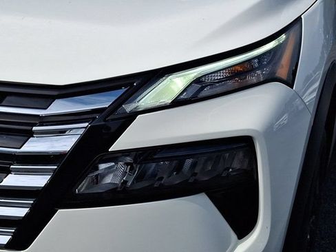 Used 2025 Nissan Rogue S FWD image 12