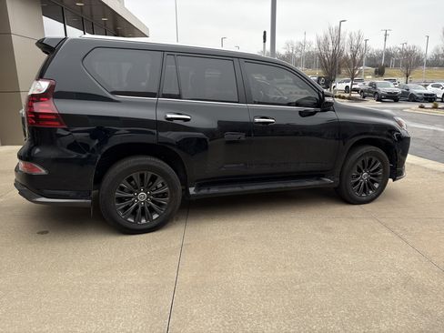 Used 2021 Lexus GX 460 Premium w/ Accessory Package image 26