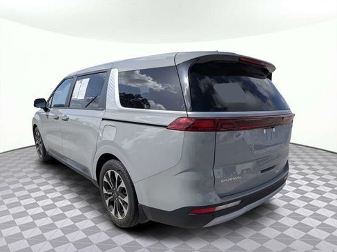 Used 2024 Kia Carnival EX FWD image 5