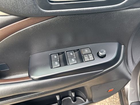 Used 2018 Toyota Highlander Limited w/ Carpet Mat Package (TMS) AWD/4WD image 24