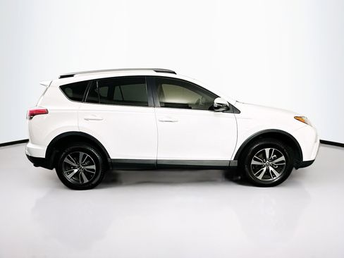 Used 2018 Toyota RAV4 XLE FWD image 10