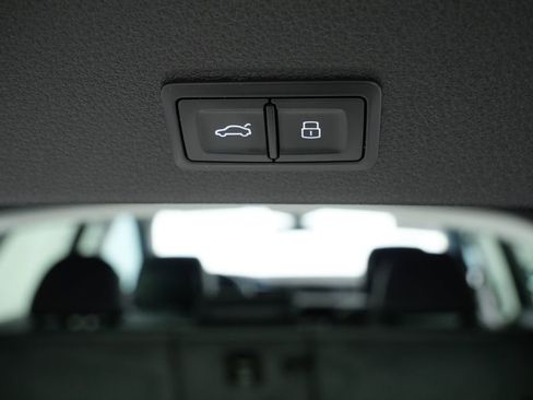 Used 2023 Audi e-tron Premium image 26