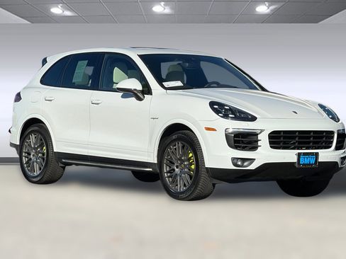 Used 2017 Porsche Cayenne S image 6