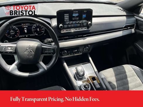 Used 2024 Mitsubishi Outlander SE Black Edition AWD/4WD image 13