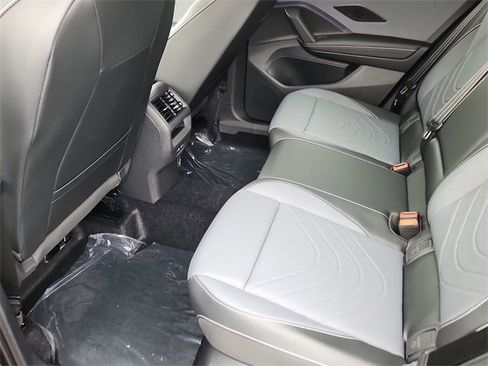 New 2026 Volkswagen Tiguan SE image 8