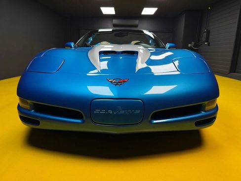 Used 2000 Chevrolet Corvette Convertible w/ Performance Handling Pkg RWD image 2