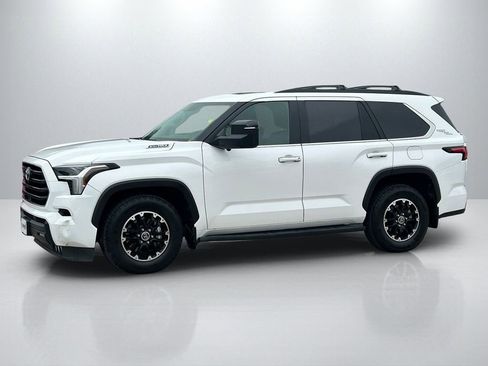 Used 2024 Toyota Sequoia SR5 w/ SR5 Premium Package AWD/4WD image 8