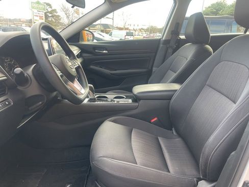 Used 2024 Nissan Altima 2.5 SV image 13