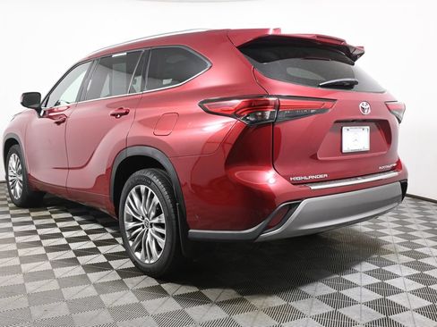 Used 2022 Toyota Highlander Platinum AWD/4WD image 5