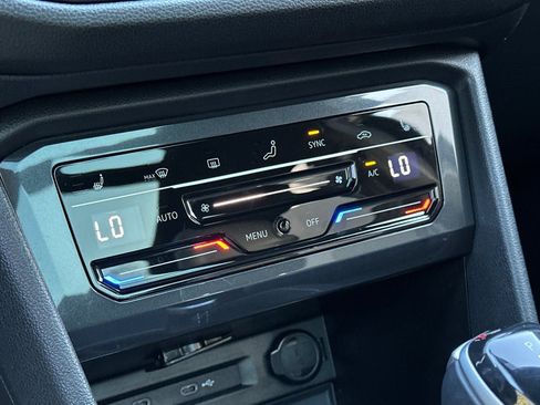 Used 2024 Volkswagen Tiguan SE R-Line image 21