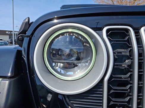 Certified 2025 Jeep Wrangler Unlimited Sahara AWD/4WD image 9