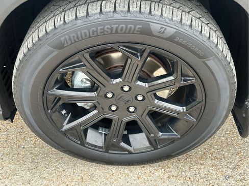 Used 2023 Toyota Highlander LE image 11