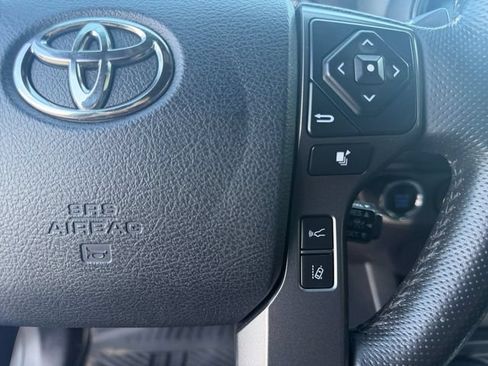 Used 2018 Toyota Tacoma TRD Sport w/ Technology Package AWD/4WD image 16