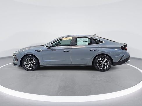 New 2026 Hyundai Sonata Blue FWD image 8