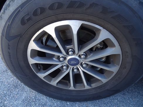 Used 2018 Ford F150 XLT w/ Equipment Group 302A Luxury image 10