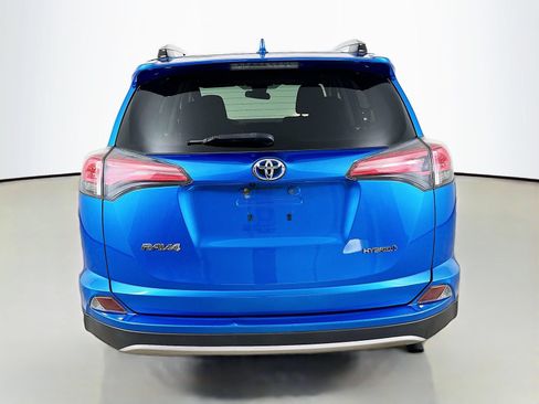 Used 2018 Toyota RAV4 LE AWD/4WD image 6
