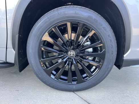 New 2025 Toyota Highlander XSE image 24