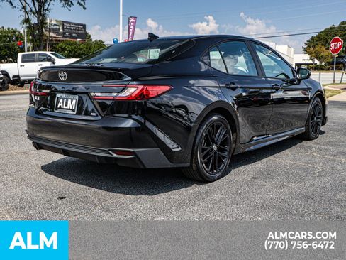 Used 2025 Toyota Camry SE image 7