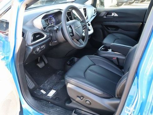 New 2026 Chrysler Pacifica Select w/ S Appearance Package image 11