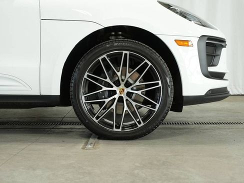 Certified 2025 Porsche Macan AWD/4WD image 41