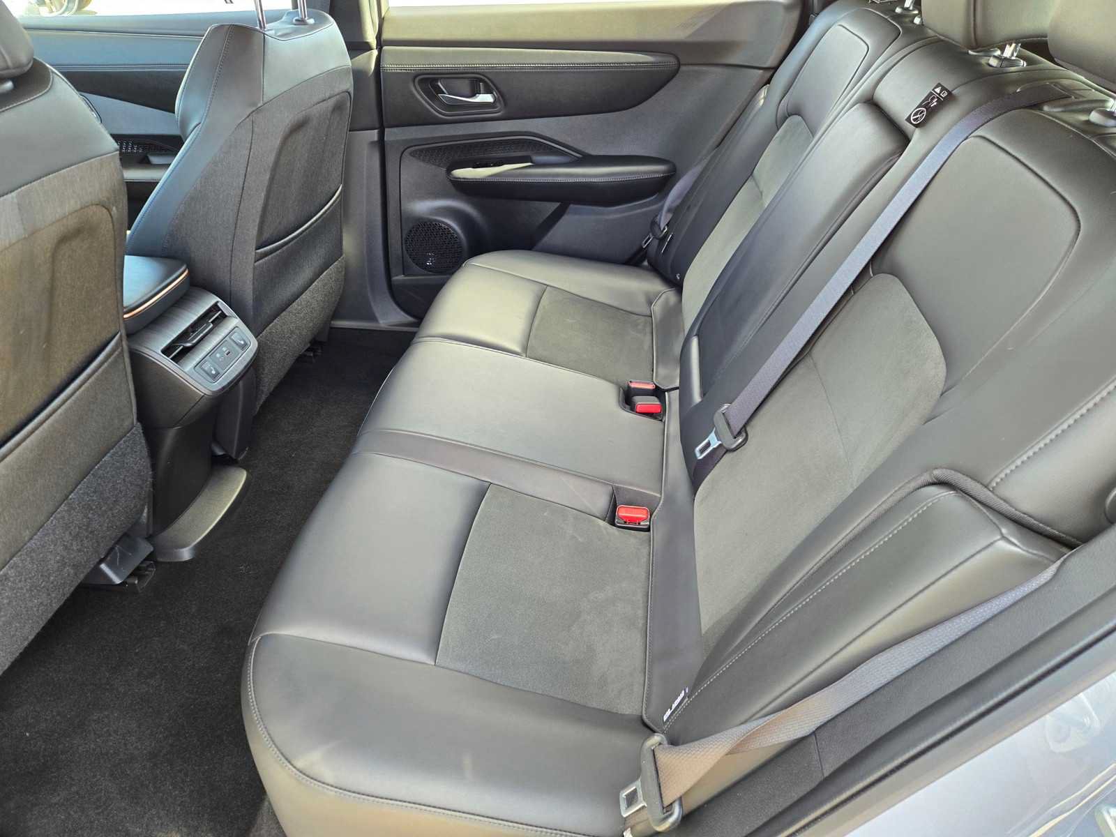 Used 2024 Nissan Ariya FWD image 11